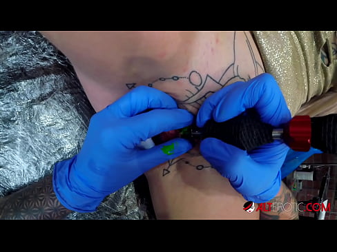 ❤️ Ekstreme tatuita varmulo Sully Savage ricevis tatuon sur sia klitoro ️❌ Seksofilmeto ĉe ni % eo.qizpornolar.ru% ❌❤